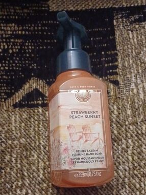 4/$40 New Bath & Body Works "Strawberry Peach Sunset" Foaming Hand Soap - 259 mL